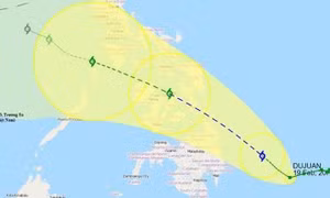 Bão Dujuan giảm cấp trước khi vào Biển Đông 