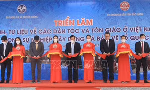 Tuyên truyền về dân tộc, tôn giáo qua triển lãm lưu động