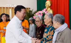 Chủ tịch nước Võ Văn Thưởng thăm, chúc Tết các tầng lớp nhân dân tại Vĩnh Long