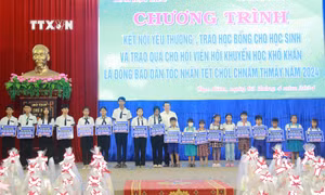 Trao học bổng cho học sinh Khmer khó khăn ở tỉnh Bạc Liêu