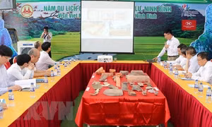 Hội thảo báo cáo sơ bộ kết quả nghiên cứu khảo cổ học vùng đất từ ngã ba sông Bôi đến Kinh đô Hoa Lư. Ảnh: Ninh Đức Phương - TTXVN