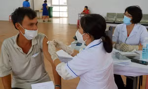 Tranh thủ giãn cách để đẩy mạnh xét nghiệm, tiêm vaccine phòng COVID-19