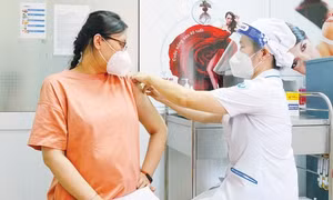 Tiêm chủng ngừa COVID-19 không làm tăng nguy cơ biến chứng thai kỳ