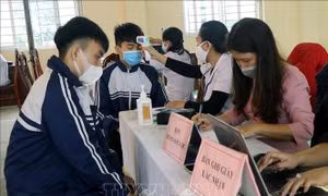 Quy định mới về 4 nhóm nguy cơ người nhiễm SARS-CoV-2 và định hướng xử trí, cách ly, điều trị