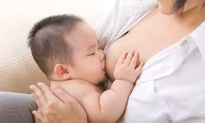Sữa mẹ chứa kháng thể ngừa COVID-19 nếu mẹ đã tiêm vaccine phòng bệnh