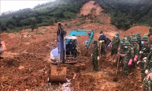 Lực lượng cứu hộ đã tìm thấy toàn bộ 22 thi thể cán bộ, chiến sĩ bị vùi lấp. Ảnh: TTXVN/phát