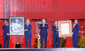 Chủ tịch Quốc hội Vương Đình Huệ dự Lễ công bố thành lập thành phố Phổ Yên, tỉnh Thái Nguyên