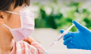 Tiêm vaccine ngừa COVID-19 chỉ giúp giảm nhẹ nguy cơ mắc hội chứng COVID kéo dài