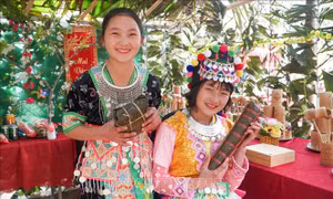 Trường Phổ thông dân tộc bán trú trung học cơ sở Tây Sơn, huyện Kỳ Sơn tổ chức nhiều hoạt động văn hóa để học sinh cùng tham gia nhằm vận động học sinh tích cực đến trường. Ảnh: Bích Huệ - TTXVN