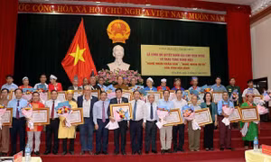 Công bố Quyết định của Chủ tịch nước và trao tặng danh hiệu “Nghệ nhân nhân dân”, “Nghệ nhân ưu tú” tỉnh Hòa Bình