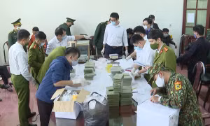 Bắt 4 đối tượng người dân tộc Mông vận chuyển 100 bánh heroin tại Lào Cai