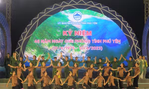 Các tiết mục văn nghệ đặc sắc trong đêm khai mạc. Ảnh: Tường Quân - TTXVN