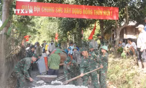 "Xuân đoàn kết, Tết thắm tình quân dân" ở vùng cao Sơn La