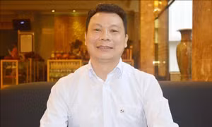 Tiến sĩ Nguyễn Duy Thụy, Viện trưởng Viện Khoa học xã hội vùng Tây Nguyên góp ý nhiều ý kiến tâm huyết về phát triển kinh tế - xã hội vùng đồng bào dân tộc thiểu số. Ảnh: Hoài Thu – TTXVN
