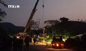 Xe tải tự gây tai nạn trên đèo Lò Xo khiến 2 người tử vong