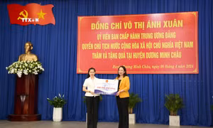 Quyền Chủ tịch nước Võ Thị Ánh Xuân thăm, tặng quà người có công và trẻ em tại Tây Ninh