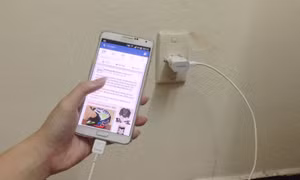 Lâm Đồng: Bé trai 11 tuổi bị điện giật tử vong khi dùng điện thoại đang sạc pin
