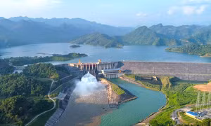 Sẽ đóng tiếp một cửa xả đáy hồ Tuyên Quang vào lúc 8h ngày 11/9