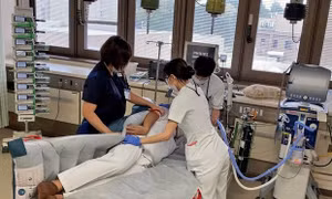 Loại đệm hơi đặc biệt giúp giảm bớt gánh nặng tại các bệnh viện điều trị COVID-19