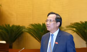 Bộ trưởng Bộ Lao động – Thương binh và Xã hội Đào Ngọc Dung trình bày Tờ trình về dự án Luật Bảo hiểm xã hội (sửa đổi). Ảnh: Phương Hoa - TTXVN