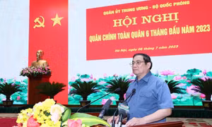 Thủ tướng Phạm Minh Chính phát biểu chỉ đạo tại Hội nghị Quân chính toàn quân 6 tháng đầu năm 2023. Ảnh: Dương Giang-TTXVN