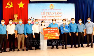 Bình Phước: Trao 30.000 túi an sinh hỗ trợ đoàn viên, người lao động bị ảnh hưởng bởi dịch COVID-19