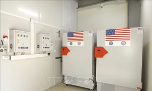 Dịch COVID-19: Bộ Y tế tiếp nhận 77 tủ lạnh âm sâu do Hoa Kỳ viện trợ