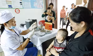 Trạm y tế xã Tượng Sơn, huyện Thạch Hà (Hà Tĩnh) đạt tiêu chí quốc gia về y tế, thực hiện hiệu quả an toàn tiêm chủng: quy trình tiêm, tuyên truyền, tư vấn, khám sàng lọc, giám sát, phát hiện sớm, chuẩn bị đầy đủ thuốc, vật tư y tế để xử lý kịp thời nếu c