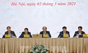 Bộ trưởng, Chủ nhiệm, Người Phát ngôn Chính phủ Mai Tiến Dũng (ngồi giữa) chủ trì Họp báo Chính phủ thường kỳ tháng 2 năm 2021. Ảnh: Dương Giang-TTXVN