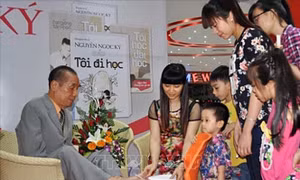 Vĩnh biệt thầy giáo dùng chân viết chữ Nguyễn Ngọc Ký