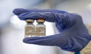 Tiếp tục đàm phán để đảm bảo có vaccine phòng COVID-19 bao phủ toàn dân nhanh nhất