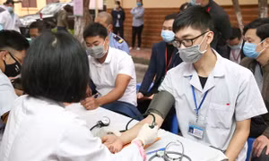 Ngày Thầy thuốc Việt Nam 27/2: Gần 800 cán bộ y tế hiến máu vì người bệnh