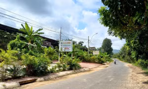 Xã Đăk Rơ Wa, thành phố Kon Tum (Kon Tum) hiện mới đạt 14/19 tiêu chí xây dựng nông thôn mới. Ảnh: Dư Toán – TTXVN