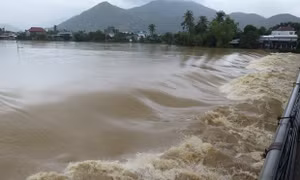 Mưa dông ở Sơn La khiến một cháu bé bị lũ cuốn trôi