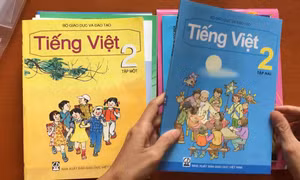 Tổ chức cho giáo viên góp ý bản mẫu sách giáo khoa lớp 2 và lớp 6 trước khi phát hành