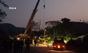 Xe tải tự gây tai nạn trên đèo Lò Xo khiến 2 người tử vong