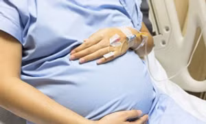 Nhiều nghiên cứu bác bỏ thông tin sai lệch về tác động của vaccine ngừa COVID-19 tới mang thai và khả năng sinh sản