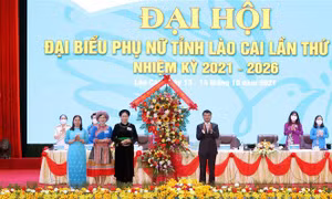 Lãnh đạo tỉnh Lào Cai chúc mừng đại hội. Ảnh: Quốc Khánh - TTXVN 