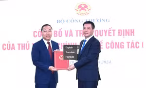 Công bố Quyết định bổ nhiệm Thứ trưởng Bộ Công Thương Nguyễn Hoàng Long 