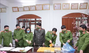 Lai Châu: Bắt đối tượng vận chuyển trái phép 21 bánh heroin