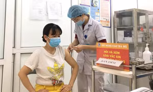 Dịch COVID-19: Số ca mắc tăng hơn 3.000 ca so với ngày 20/9, trên 35,1 triệu liều vaccine đã được tiêm