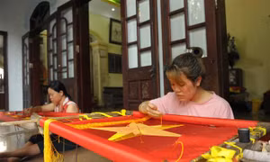 Làng may cờ ở Thủ đô rộn ràng trước ngày hội lớn của đất nước