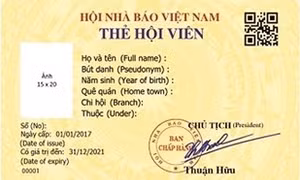 Trao thẻ hội viên Hội Nhà báo Việt Nam đợt 1 giai đoạn 2016 - 2021 cho lãnh đạo Hội Nhà báo Việt Nam qua các thời kỳ