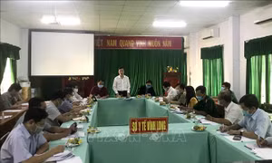 Ngày 27/12/2020, đoàn công tác của Viện Pasteur Thành phố Hồ Chí Minh, do Phó Giáo sư, Tiến sĩ, Viện trưởng Phan Trọng Lân làm trưởng đoàn, làm việc với Ban Chỉ đạo phòng, chống dịch COVID-19 tỉnh Vĩnh Long sau khi tỉnh này vừa xác định có 1 ca mắc COVID-
