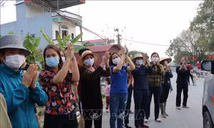 Dịch COVID-19: Dỡ bỏ phong tỏa, người dân Nhiêu Đậu (Bắc Ninh) vỡ òa niềm vui