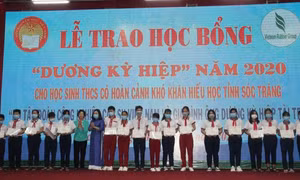 Quỹ khuyến học Dương Kỳ Hiệp hỗ trợ các học sinh có hoàn cảnh khó khăn, học sinh dân tộc đến trường