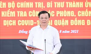 Bí thư Thành ủy Hà Nội Đinh Tiến Dũng phát biểu tại buổi làm việc với Quận ủy Đống Đa. Ảnh: TTXVN