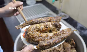 Độc đáo món cá biển kho dịp Tết của ngư dân làng biển
