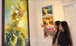 Khai mạc triển lãm “Hương sắc Huế”