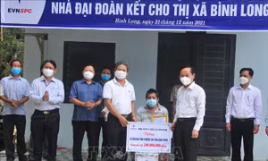 Trao tặng nhà Đại đoàn kết cho hộ nghèo dân tộc thiểu số tại Bình Phước